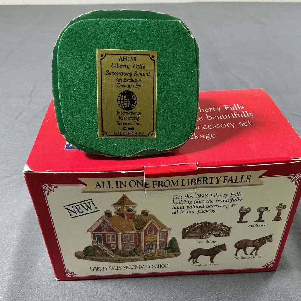 Liberty Falls Secondary School AH158 1998 All In One Village Miniature Set